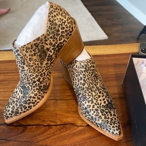 NWT Dolce Vita Sloan